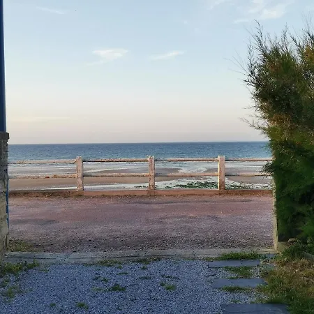 Villa Waterfront With Garden *